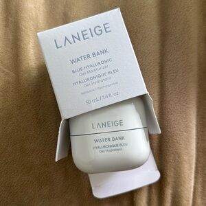 LANEIGE Water Bank Blue Hyaluronic Gel Moisturizer
Visibly Soothe & Hydrate 50ml